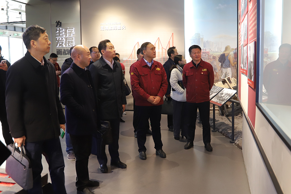 走進企業(yè) 貼心服務 市工信局黨組中心組學習會在淮鋼召開