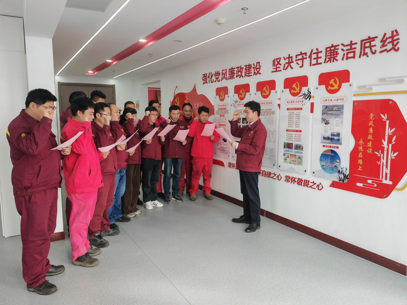 清風(fēng)正氣伴我行  勤政廉政筑忠誠(chéng) 公司開展“新任及晉升干部代表勤政廉政宣誓”活動(dòng)